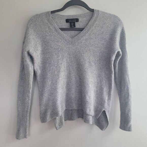 Tahari 100% cashmere v neck sweater split hem preppy minimalist neutral - Picture 1 of 10